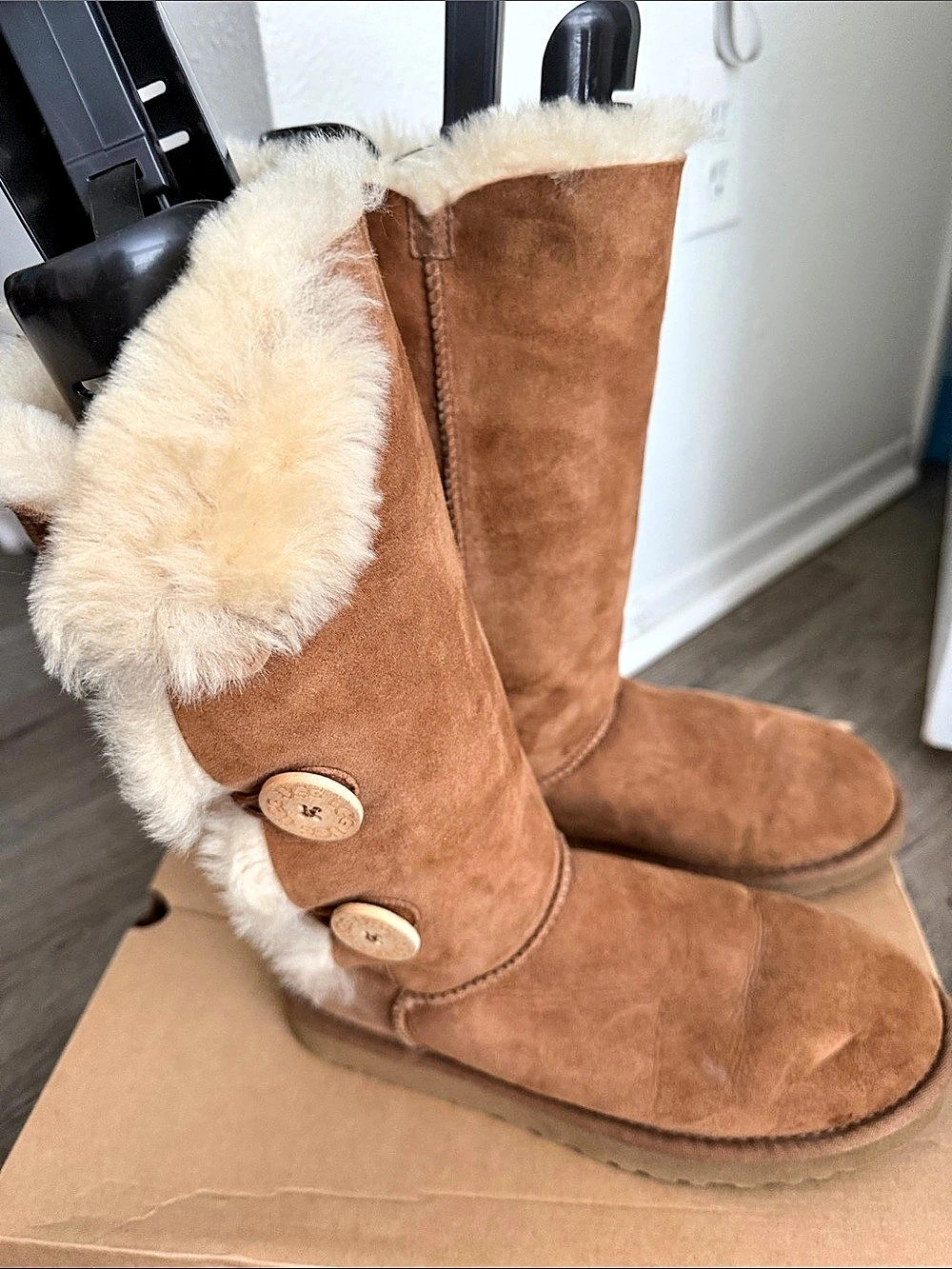 UGG Bailey Button Triple Boot Women's Brown Boots US 8